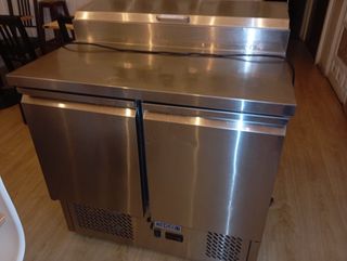 Mesa fría 2 puertas c/bandeja Cómo nueva