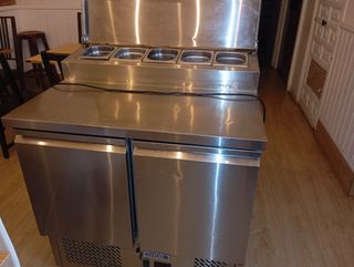 Mesa fría 2 puertas c/bandeja Cómo nueva