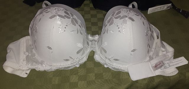 2 Reggiseni Triumph 80 coppa G, mai usati