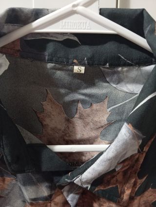 Lote 4 camisas estampadas.