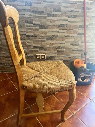 4 Sillas antiguas de madera y mimbre