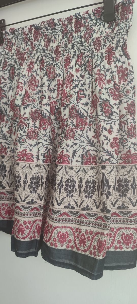 Falda estampada flores - roja y blanca y azul c