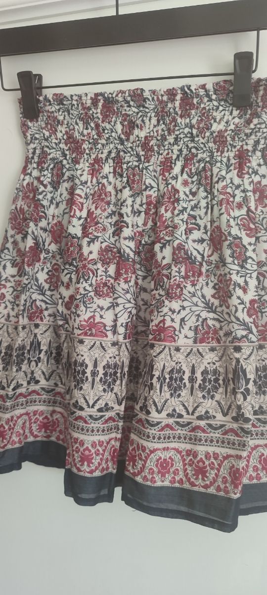 Falda estampada flores - roja y blanca y azul c