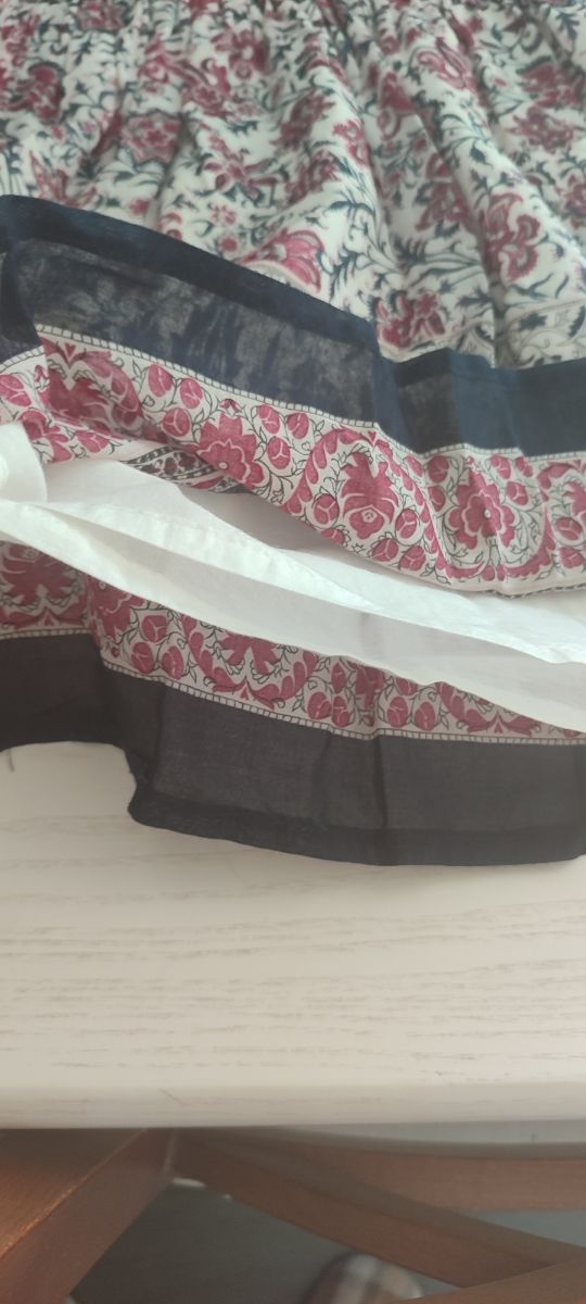 Falda estampada flores - roja y blanca y azul c