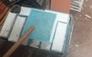 Baldosas cristal turquesa.