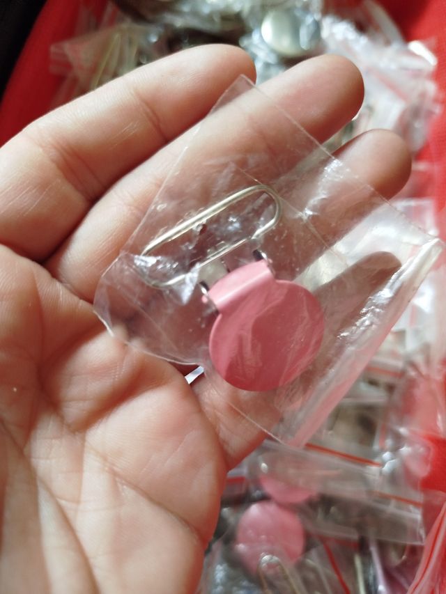 100 pinzas para chupetes - Colores surtidos