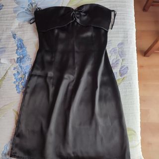 Vestido negro satinado