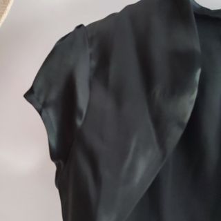 Vestido negro satinado