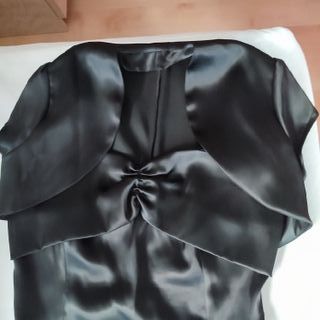 Vestido negro satinado