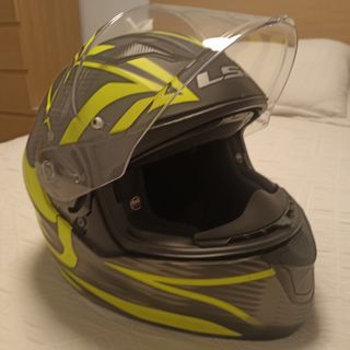 Chaqueta moto RTECH negra c/amarillo y casco LS2