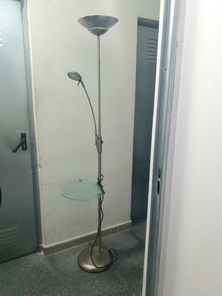 Lámpara de pie con luz de lectura