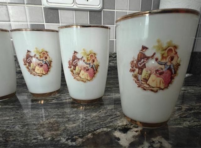 Vasos vintage blancos y dorados (6)