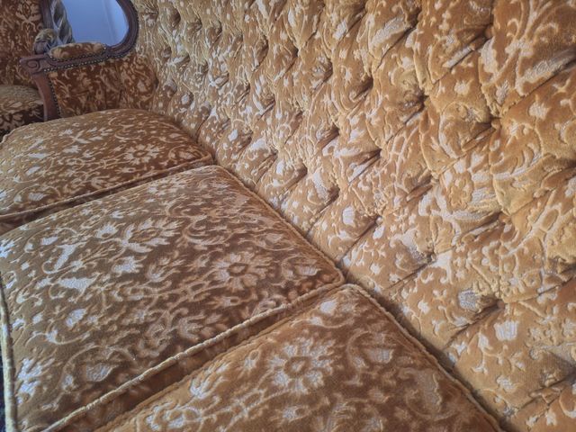 Sofá, 2 butacas, mesa y lámpara vintage