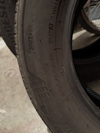 2 Bridgestone 205/60R16 92H
