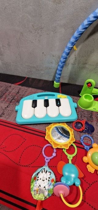 Fisher-Price Alfombra gimnasio para bebés con pian