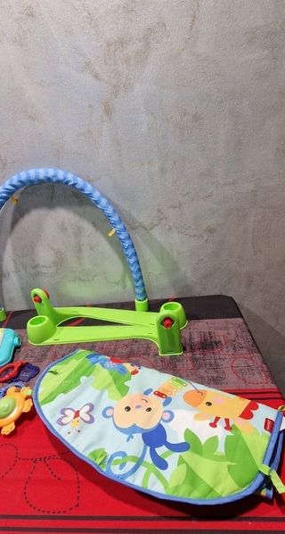 Fisher-Price Alfombra gimnasio para bebés con pian