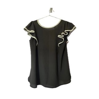 Blusa negra c/volantes
