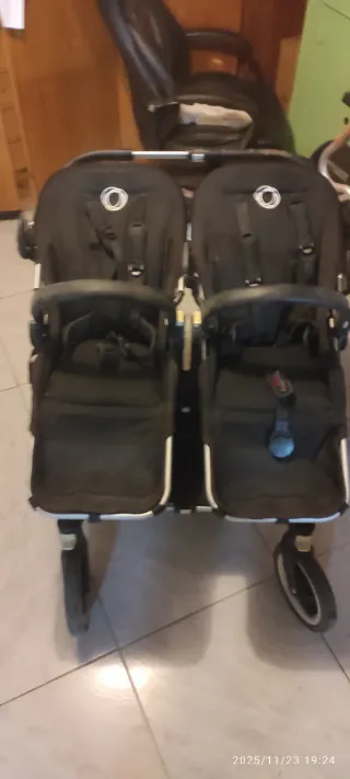 Bugaboo gemelar azul. O solo una parte.