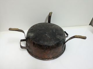 Caldero antiguo de cobre