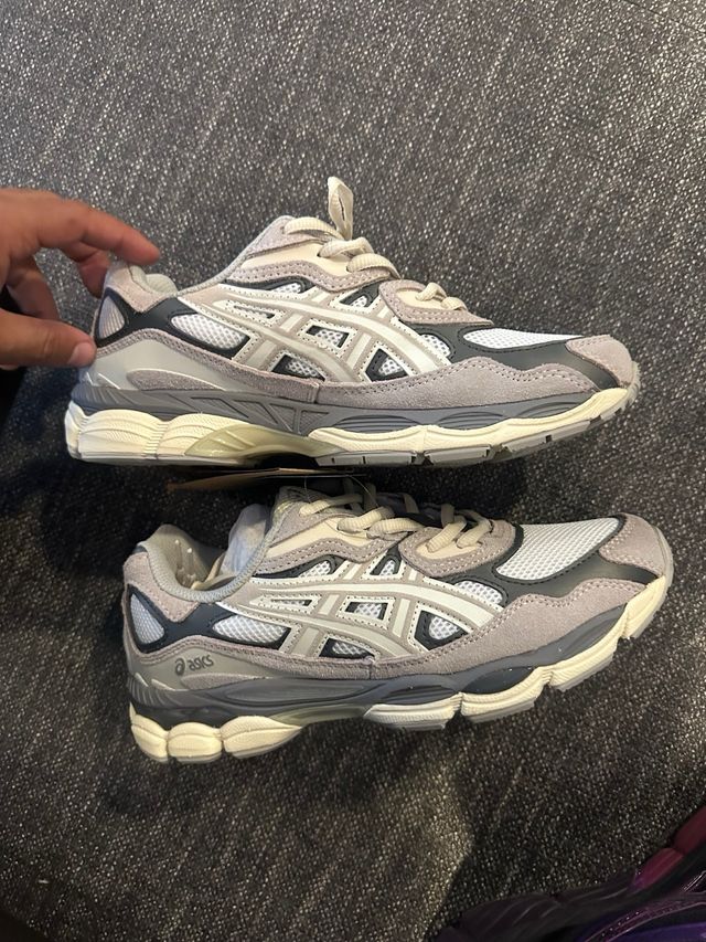 Zapatillas Asics nyc Gris Beige