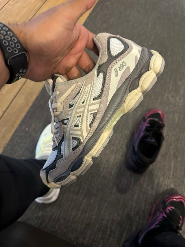 Zapatillas Asics nyc Gris Beige