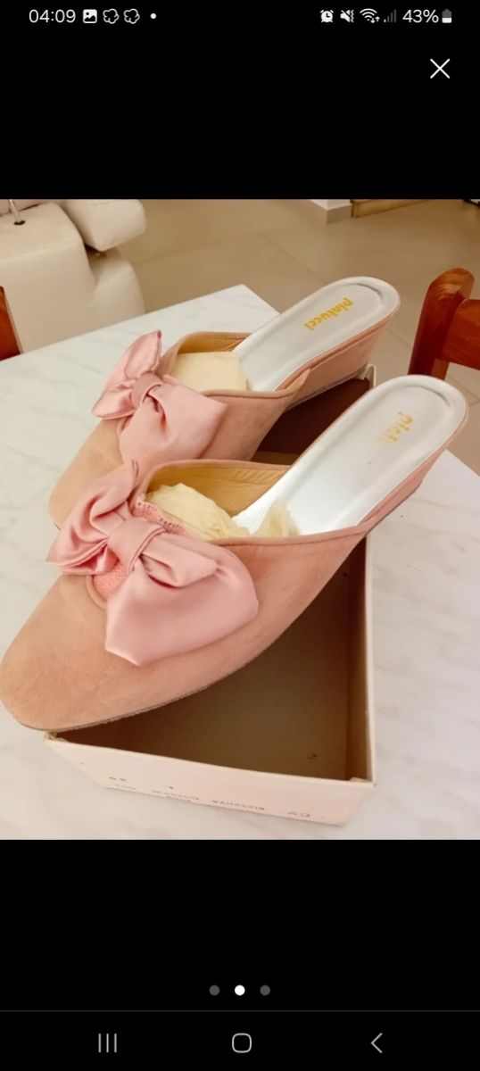 Pantofole rosa in camoscio