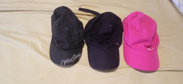 3 Gorras - Negras y Rosa 10€ las 3