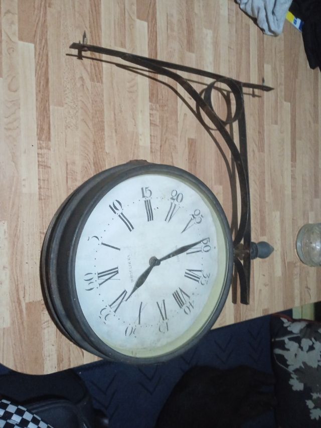 Reloj de pared antiguo