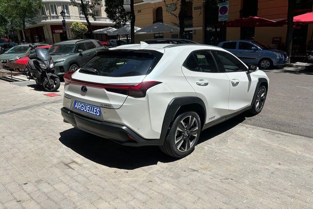 Lexus UX 250h Lury 184cv