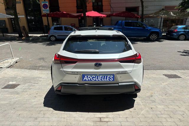 Lexus UX 250h Lury 184cv