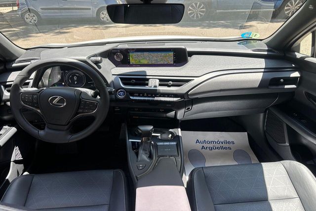 Lexus UX 250h Lury 184cv