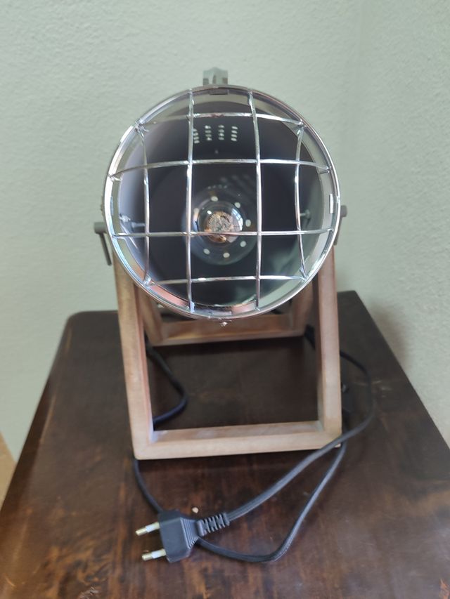 Lámpara de mesa foco proyector gris metal