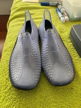 Escarpines de agua transparentes talla 41
