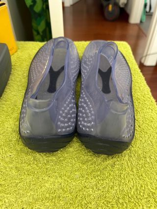 Escarpines de agua transparentes talla 41