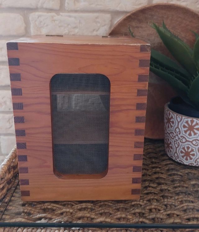 Quesera de madera 3 estantes y  mosquitera