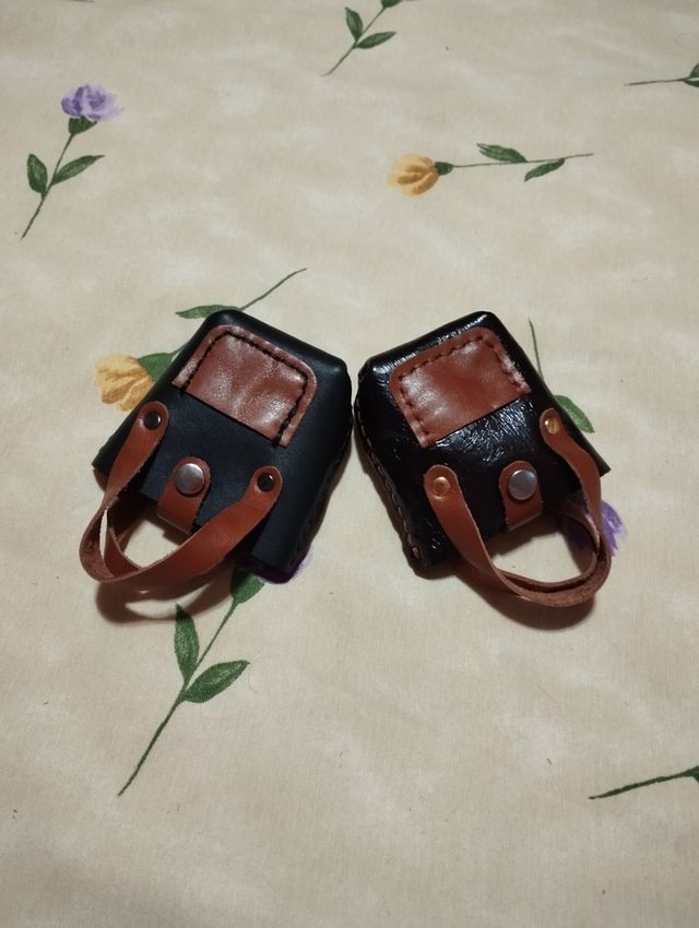 2 bolsos para muñecas Nancy y otras 