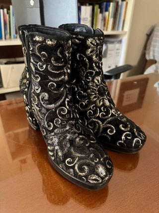 Botines Callaghan negros dorados 40
