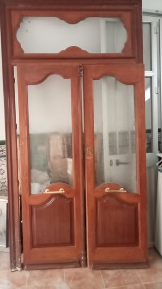 Portal madera en buen estado. No se hacen envíos.
