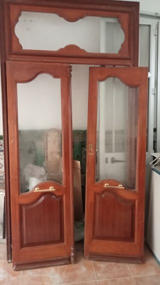 Portal madera en buen estado. No se hacen envíos.