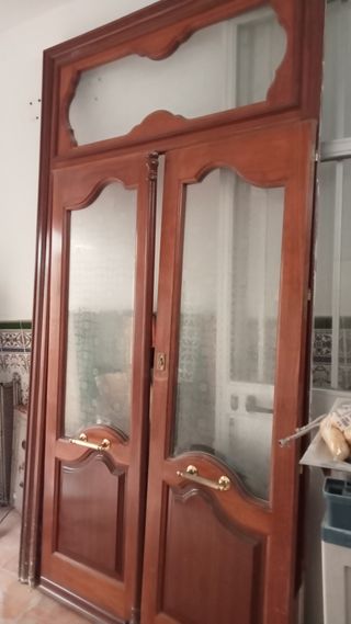 Portal madera en buen estado. No se hacen envíos.