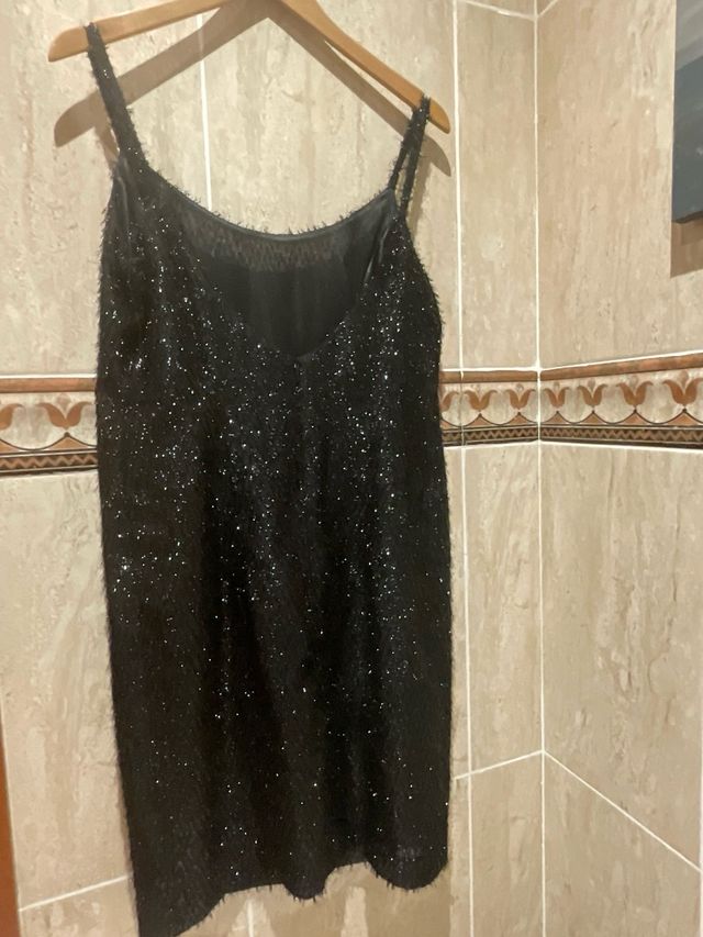 Vestido negro brillante
