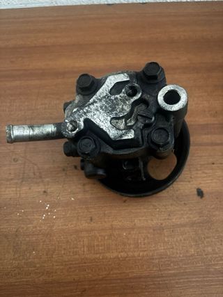 Bomba dirección Nissan YD25