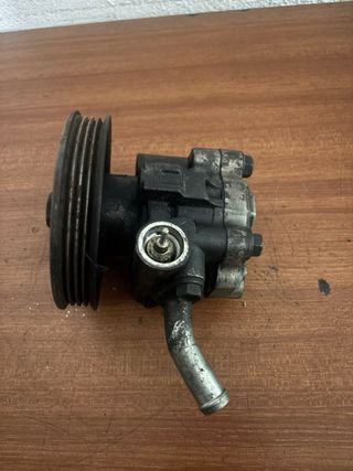 Bomba dirección Nissan YD25