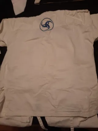 Kimono Talla 130 7/8 años. Marca Kaiten.