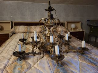 Elegante lámpara clásica de bronce con 12 luces