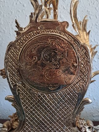 Antiguo reloj de péndulo bronce dorado