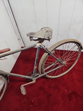 Bicicleta antigua con frenos de varilla