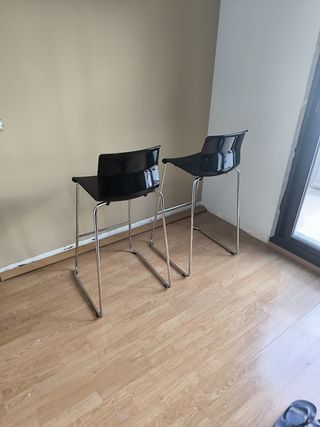 2 Taburetes Altos - Negro y Plata