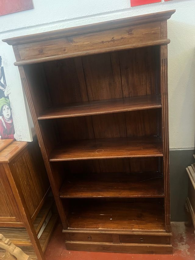 Librería rústica de madera