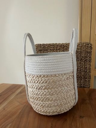 Cesta de algodón y mimbre beige